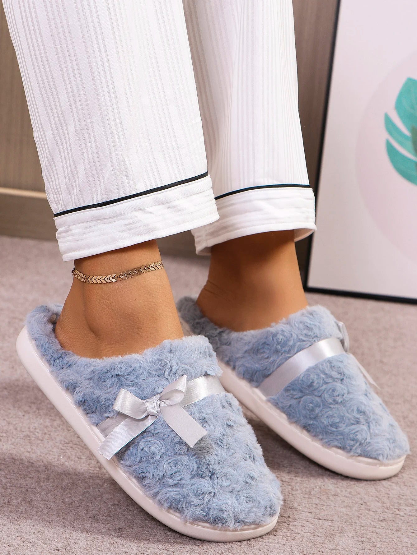 Women's new cute fur slippers, comfortable and warm cotton shoes for home use