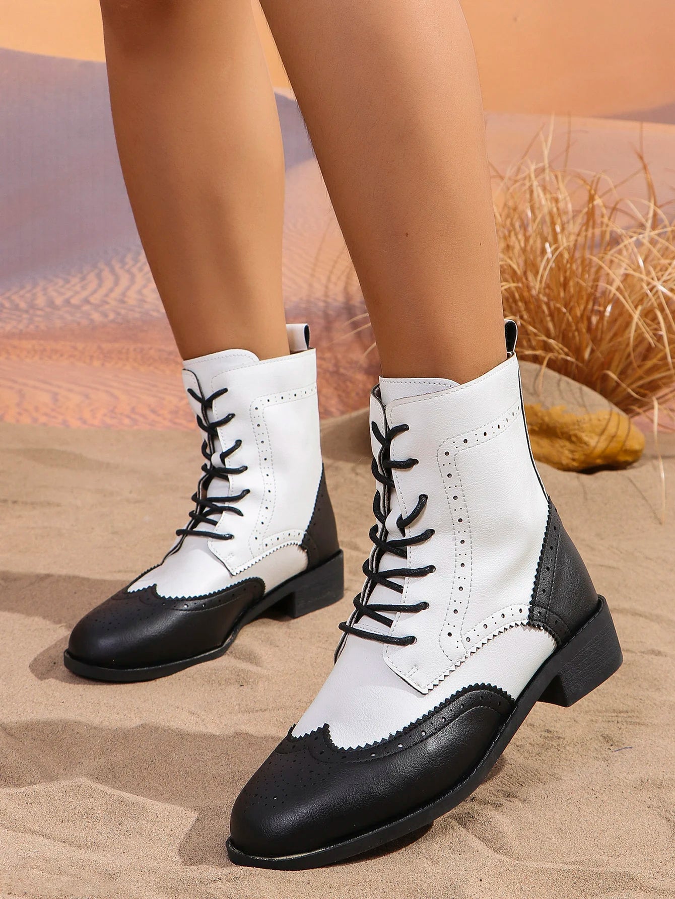 Women's new color blocked fashionable Martin boots with thick sole and lace up, internet famous short boots